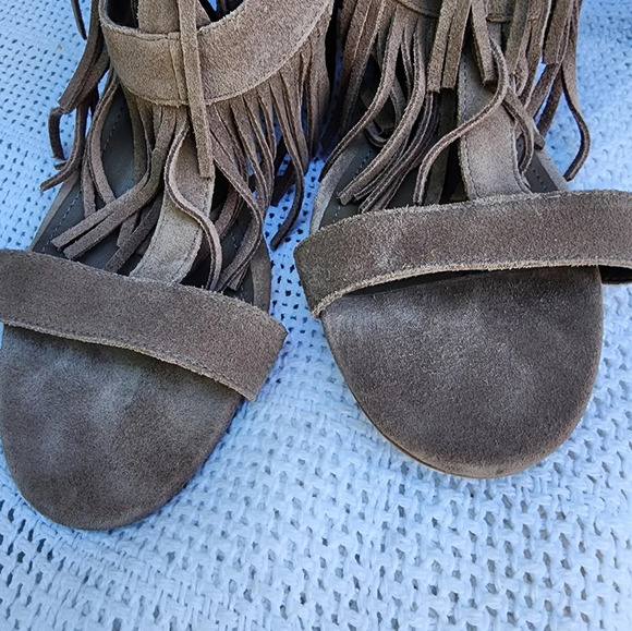 Steve Madden‎ gray Fringe Sandals 7.5 - Picture 3 of 11